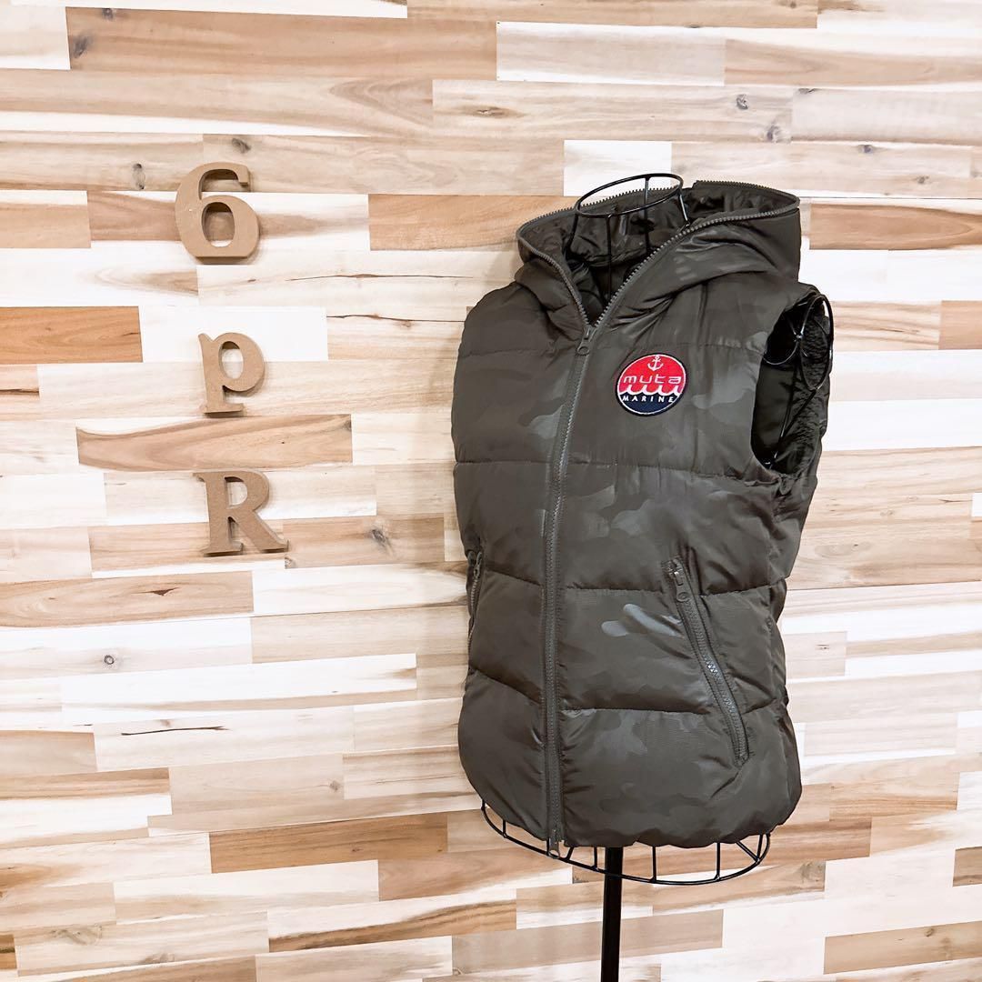 美品【ムータマリン】フェザー ダウン ゴルフ ベスト 迷彩カモ柄 M カーキ×赤 美品【ムータマリン】フェザー ダウン ゴルフ ベスト 迷彩カモ柄 M