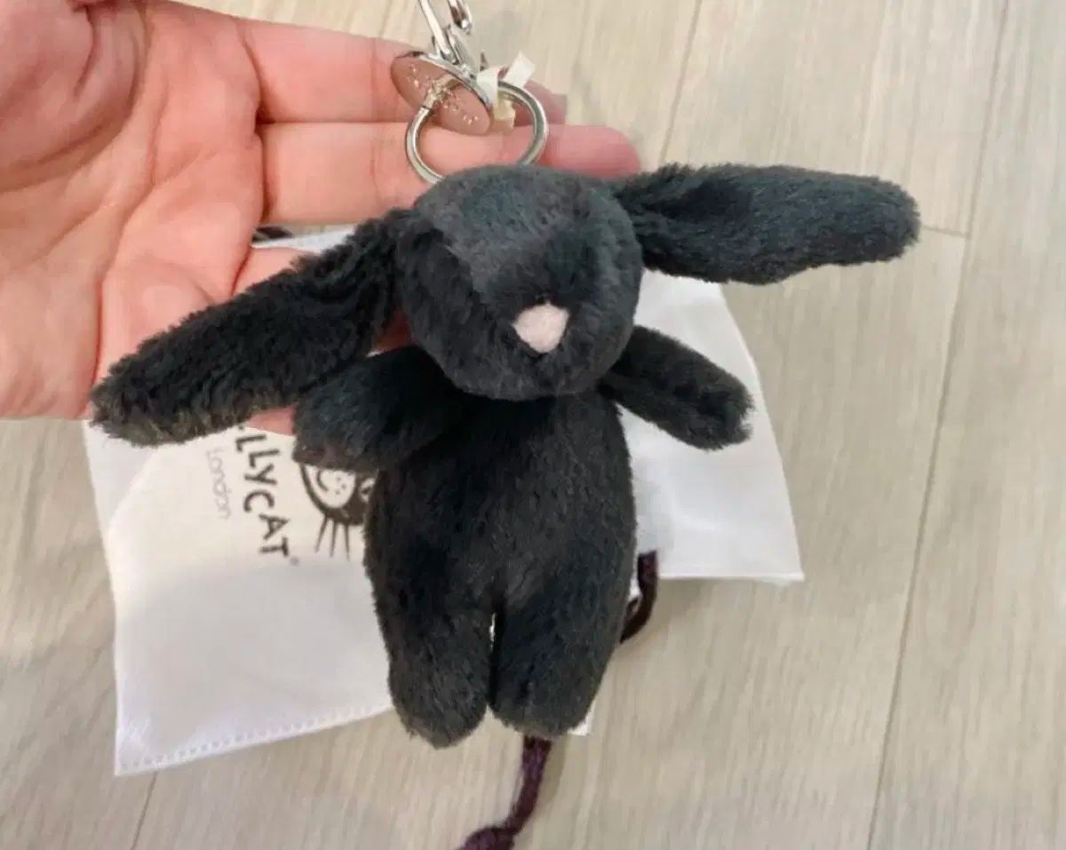 JELLYCAT(ジェリーキャット)Bashful Bunny キーホルダー Inky - メルカリ