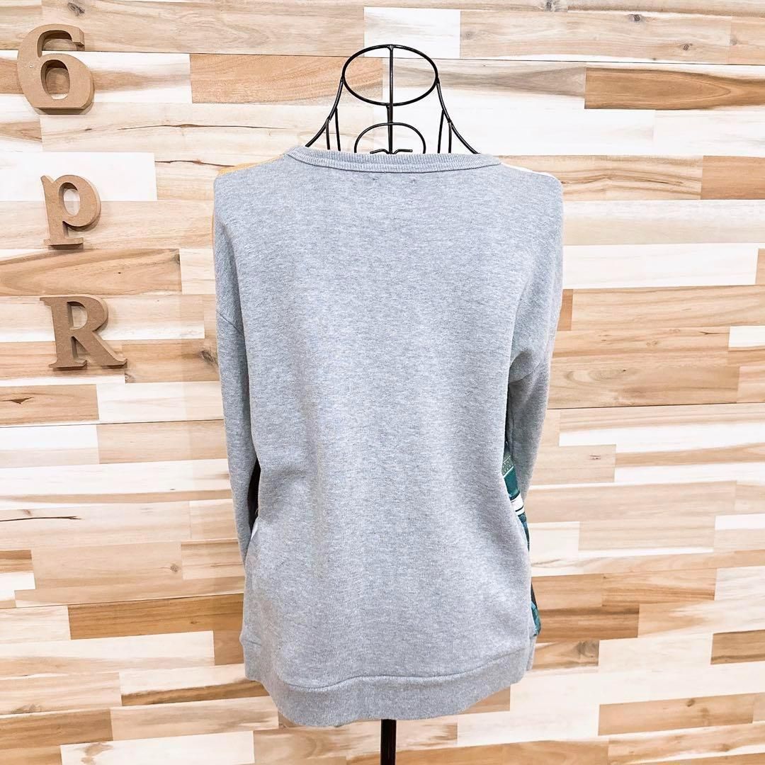  アメリ グラフィック フォト プリント スウェット トレーナー グレー×カーキ トレーナー スウェット トップス