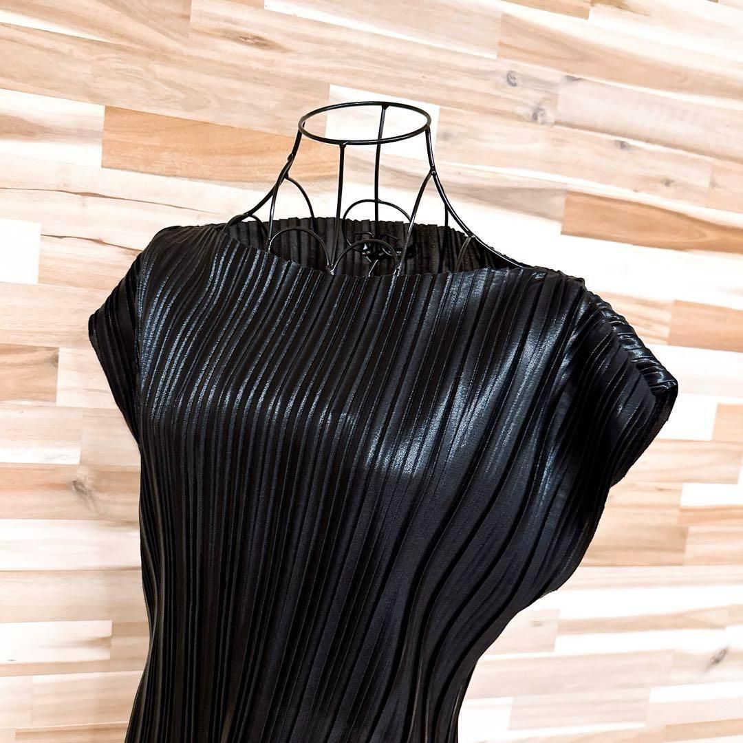 ザラ シャイニー メタリック ボートネック プリーツ ノースリーブ S 黒
