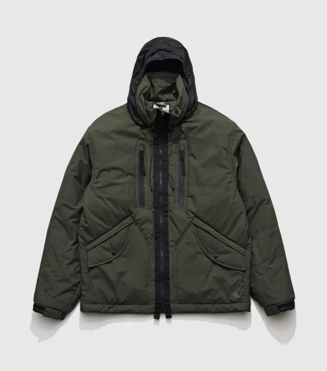 M イーストローグ x ニューバランス パデッド パラトルーパー アウター カーキ