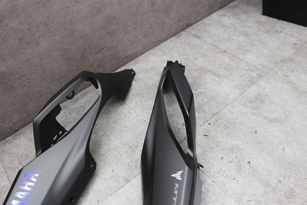 さけ様 ヤマハ 純正 中古 MT-07(RM07J) シートカウル 左右 1WS-21711-00/1WA