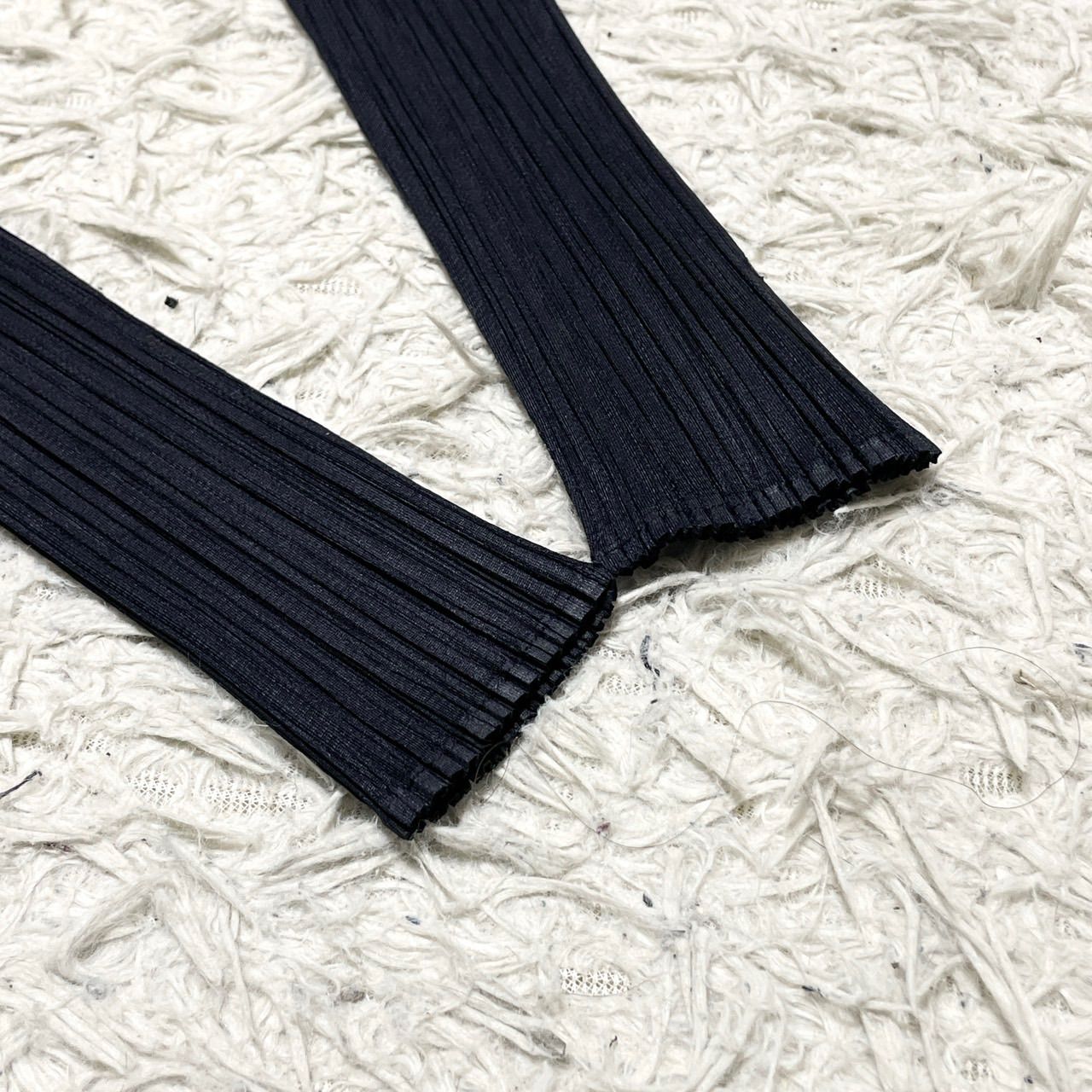 極美品✨ISSEY MIYAKE プリーツ　ブラック　ロングカーディガン ISSEY MIYAKE イッセイミヤケISSEY プリーツロングカーディガン 黒M位