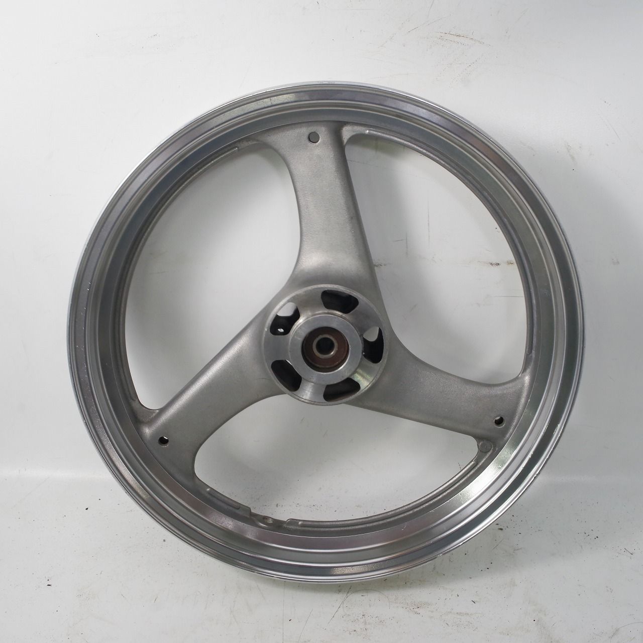 スズキ GSX250Sカタナ(GJ76A) 純正 Fホイール 17×3.00 AJG 商品の説明