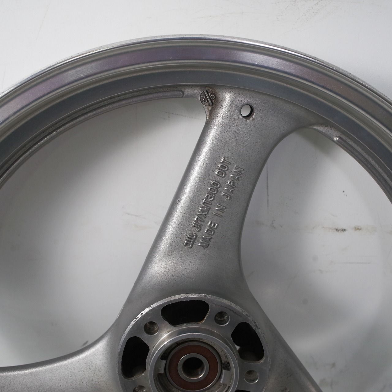 スズキ GSX250Sカタナ(GJ76A) 純正 Fホイール 17×3.00 AJG 商品の説明