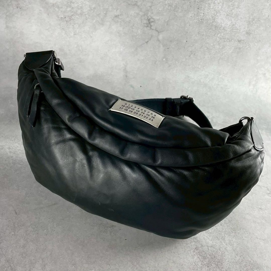 MAISON MARGIELA メゾンマルジェラ グラムスラム 中綿 レザー 本革 ボディバッグ ショルダーバッグ クロスボディ 斜め掛け ブラック 黒 メンズ レディース
