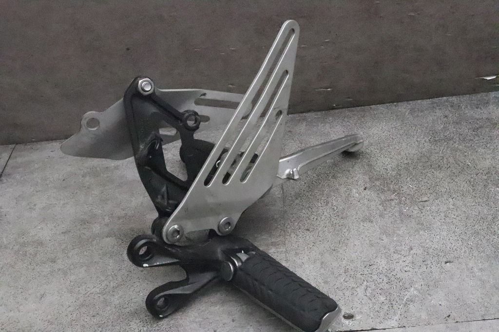 カワサキ ZX-14R 純正メインステップASSY 左右 0234/0235 ADC3