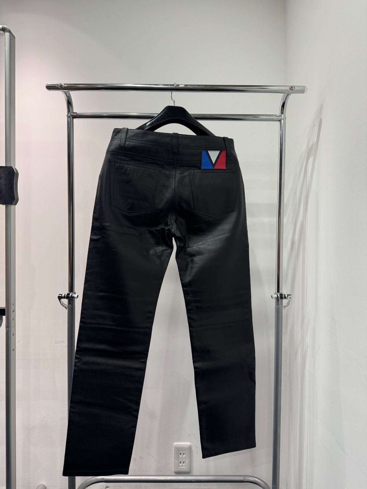 LOUIS VUITTON ルイヴィトン オールレザーパンツ ラムレザー 23AW FPLP91 メンズ パンツ D25073161
