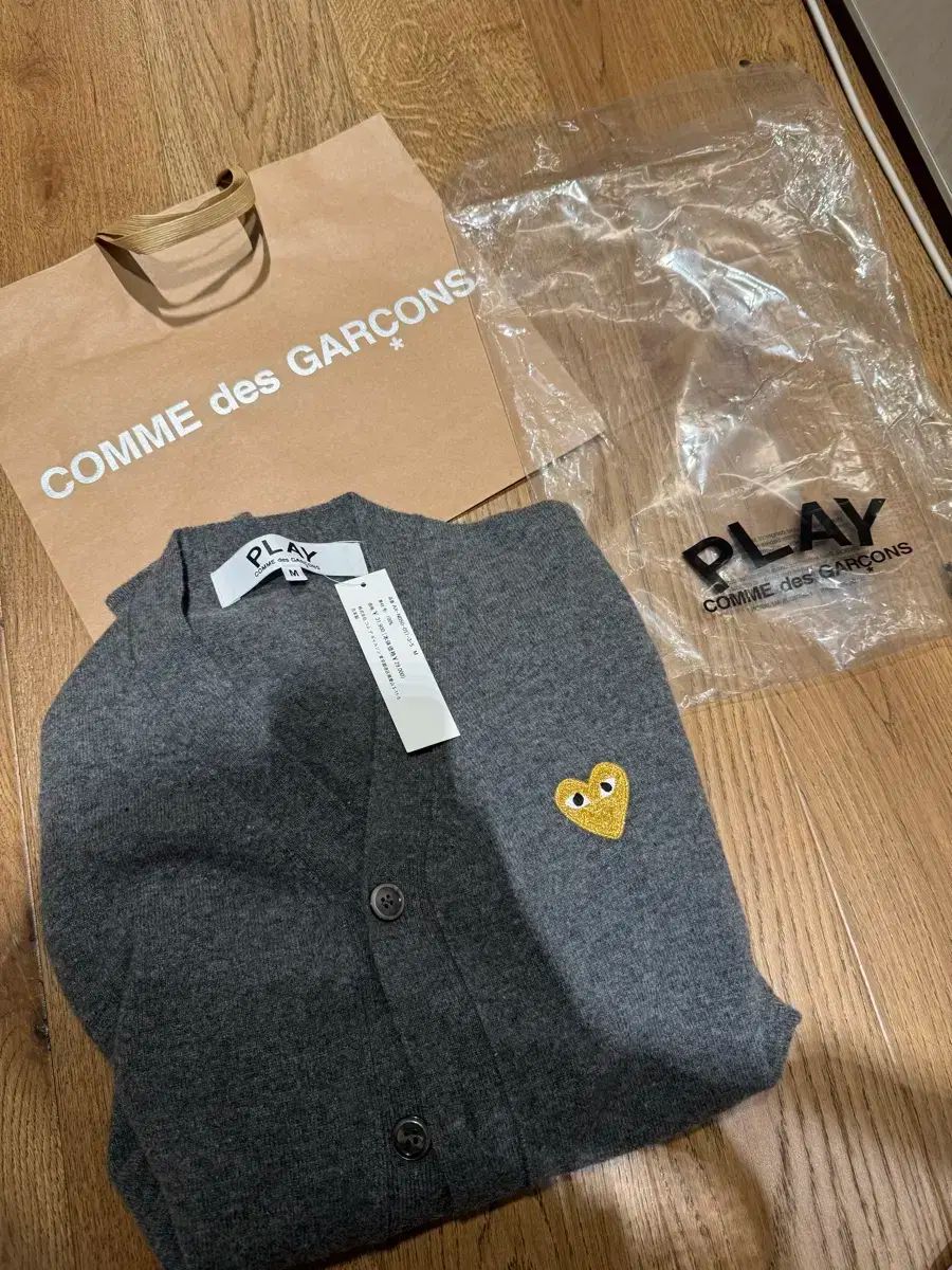 COMME des GARCONS コム デ ギャルソン PLAY ゴールド ハート カーディガン M