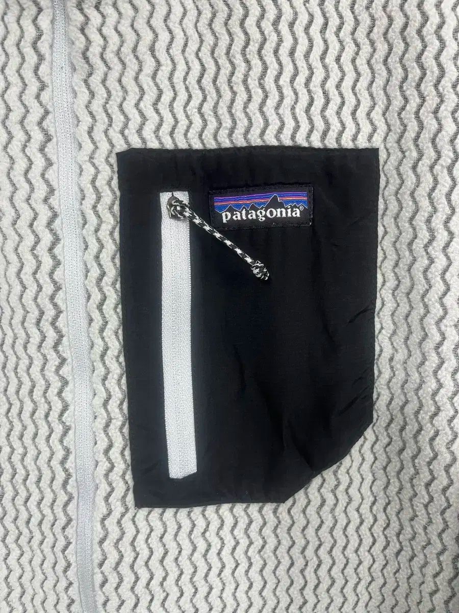 patagonia パタゴニア R1 エア ハーフジップ XL サイズ OLIVEOS_COM_TR