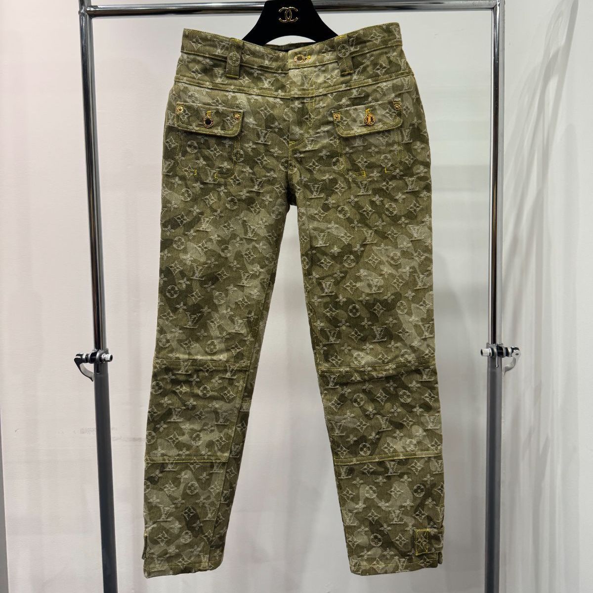 LOUIS VUITTON パンツ モノグラム パンツ D25073208