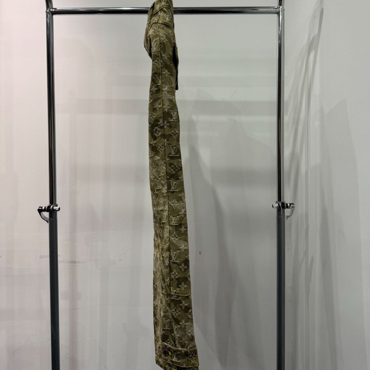 100％高品質で激安通販！ LOUIS VUITTON パンツ モノグラム パンツ D25073208