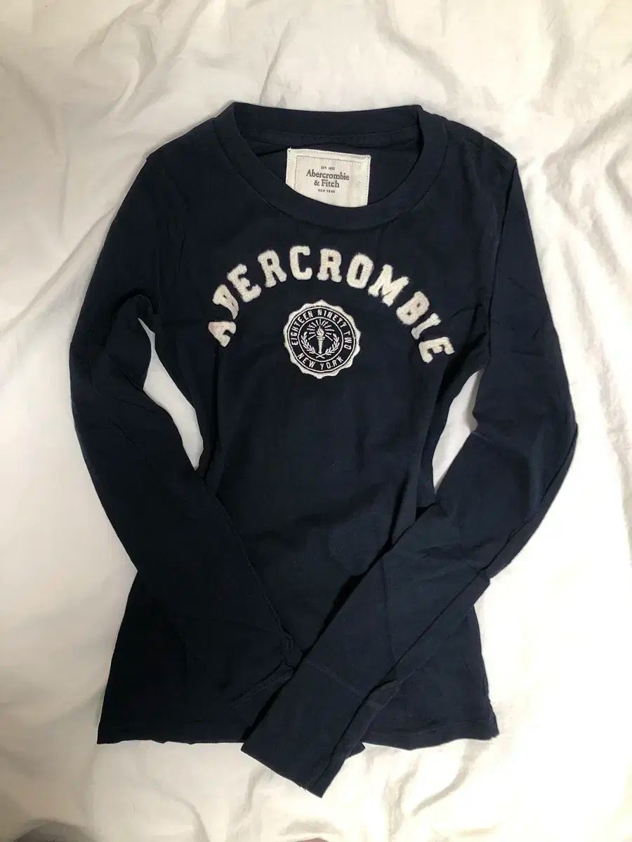 アバクロンビー y2k ネイビー タイトフィット スリム ロングスリーブ Tシャツ