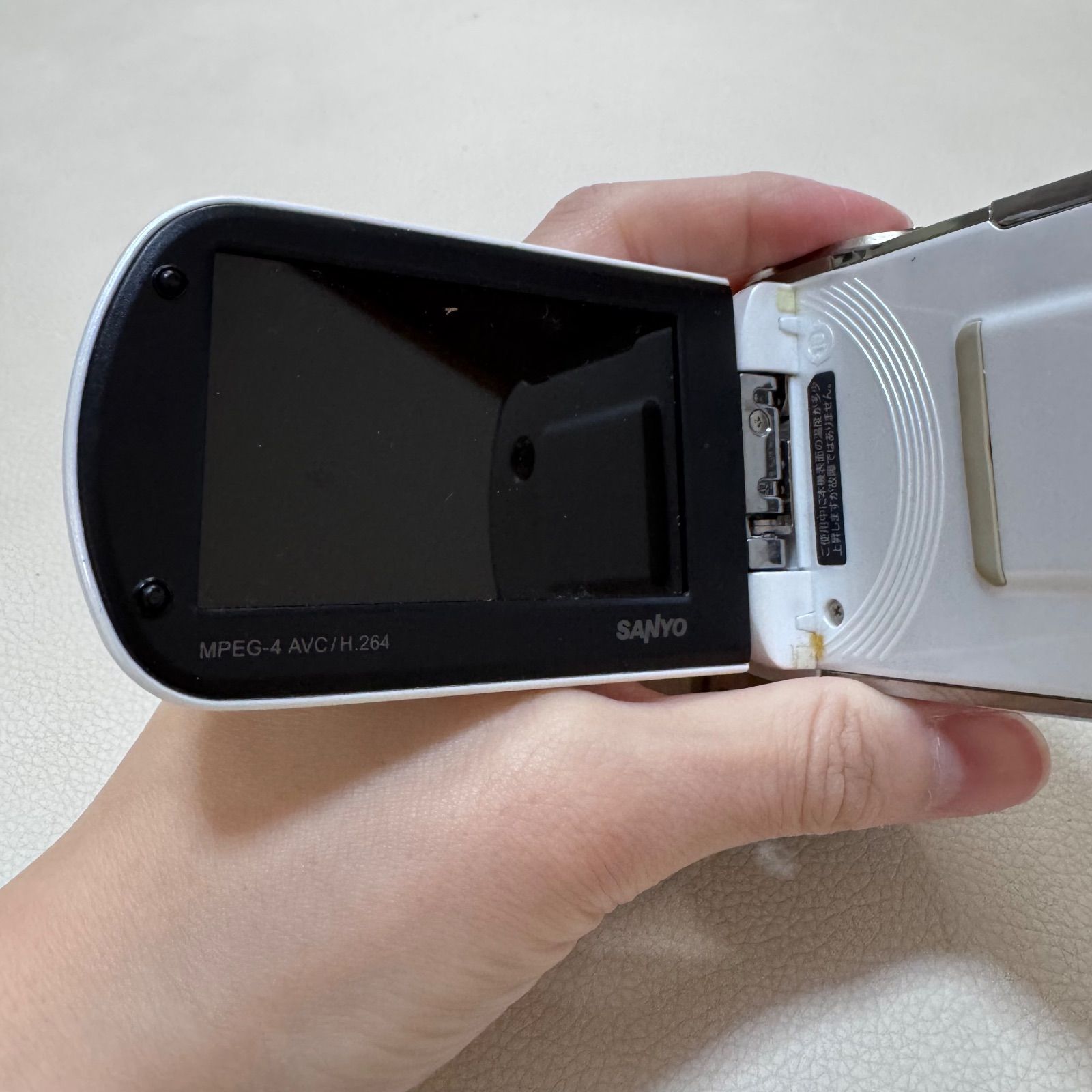 SANYO Xacti DMX-CG100 ムービーカメラ Amazon.co.jp: SANYO Digital Movie Camera Xacti CG100 Blue DMX