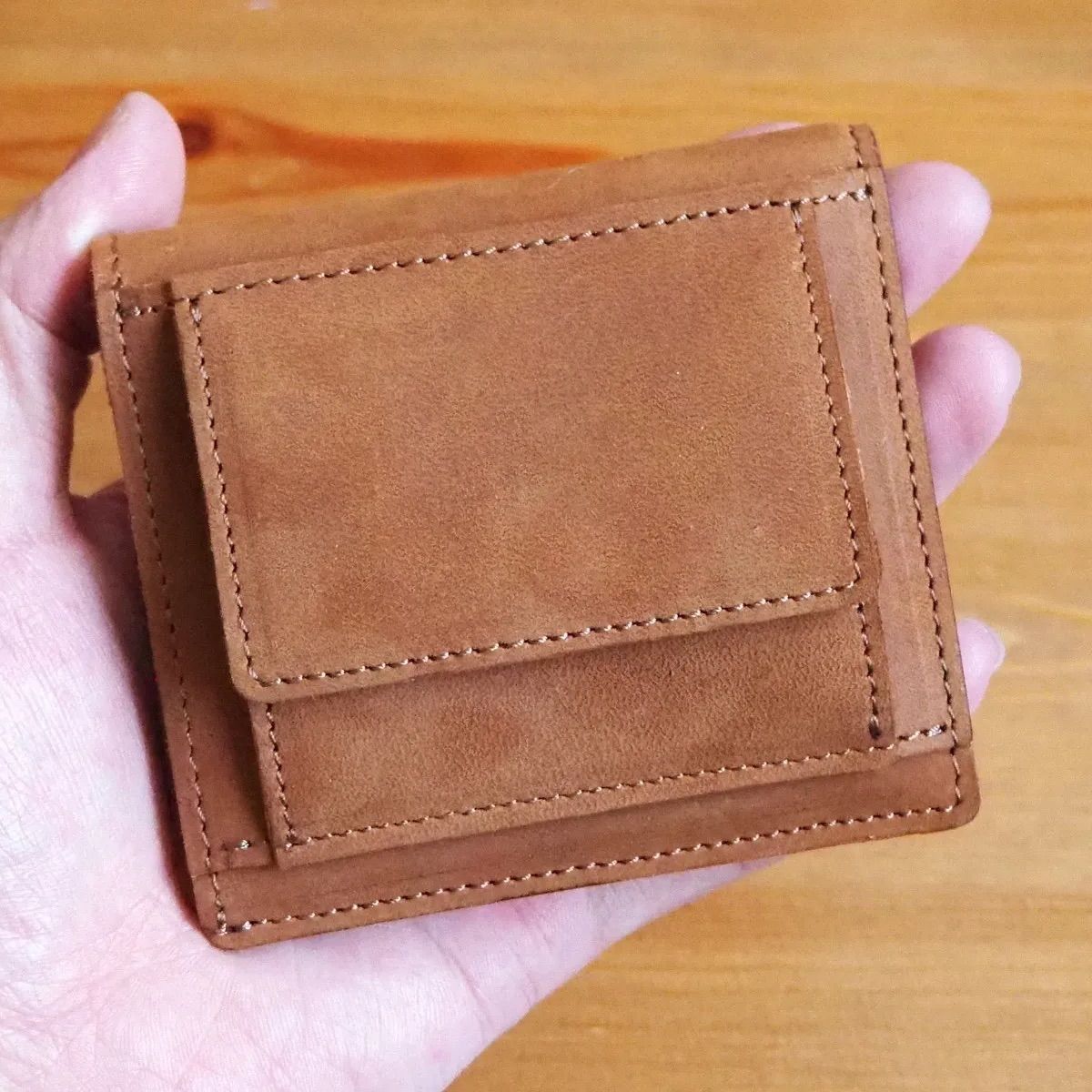 手のひらサイズ 二つ折りコンパクト 財布 牛革