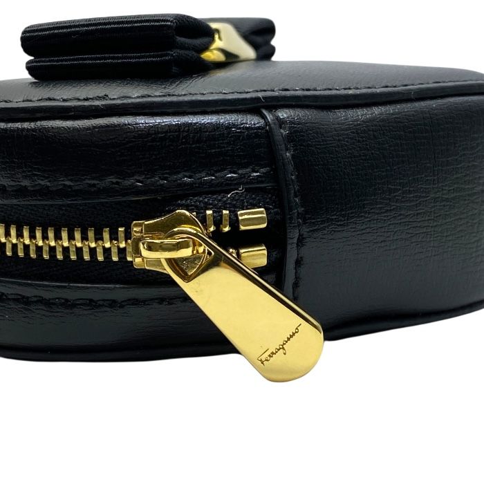 美品 フェラガモ ハート 小物入れ ポーチ ヴァラリボン ブラック 黒 ロゴ金具 フェラガモ ヴァラリボン ハート型 コインケース ポーチ 小物入れ