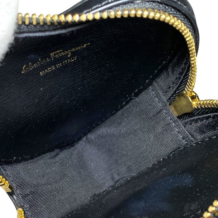 美品 フェラガモ ハート 小物入れ ポーチ ヴァラリボン ブラック 黒 ロゴ金具 フェラガモ ヴァラリボン ハート型 コインケース ポーチ 小物入れ