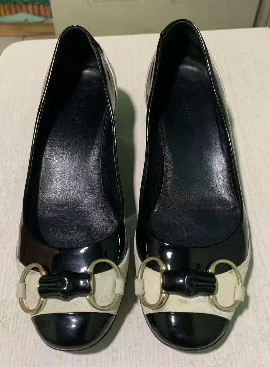 グッチ ブラック エナメル パンプス 36.5 正規品 - メルカリ