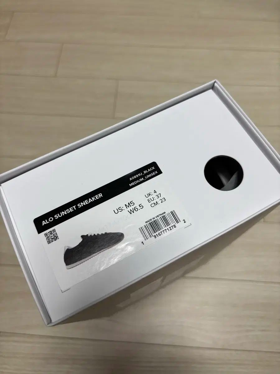 スニーカー ブラック