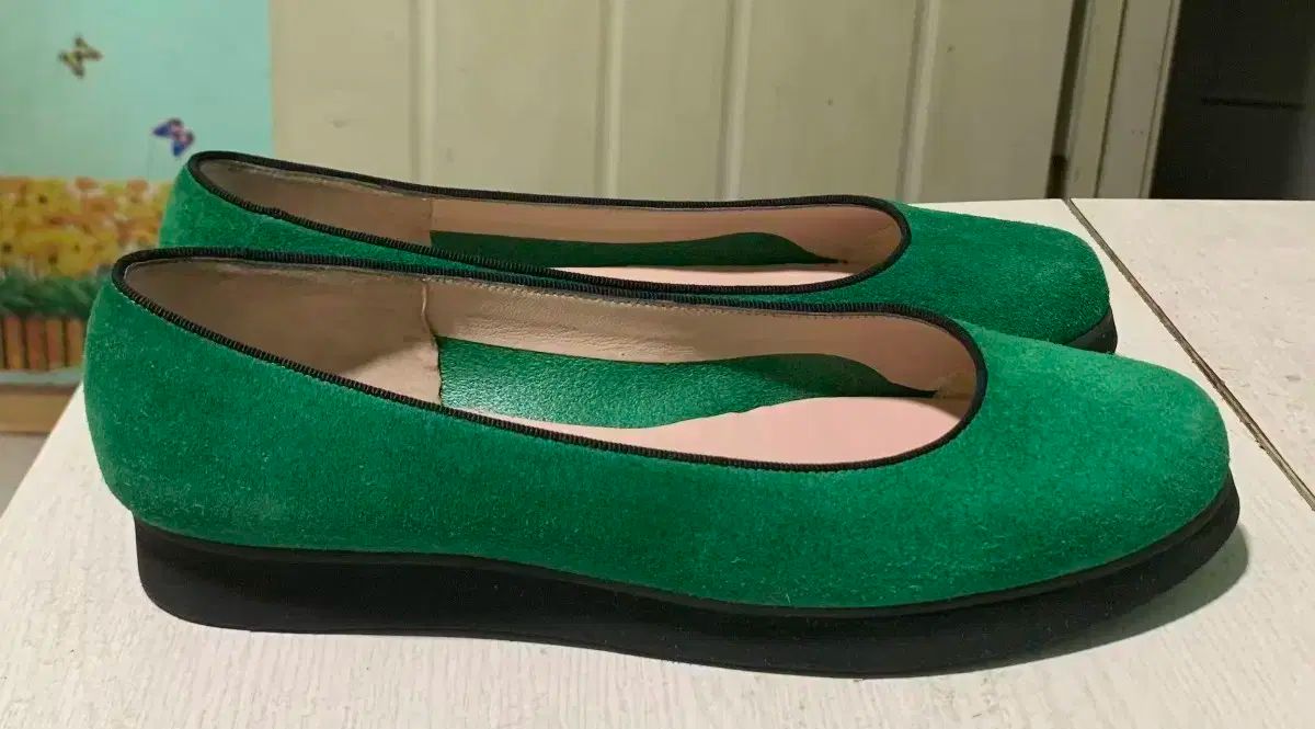 フェラガモ グリーン スウェード フラットシューズ 7 5