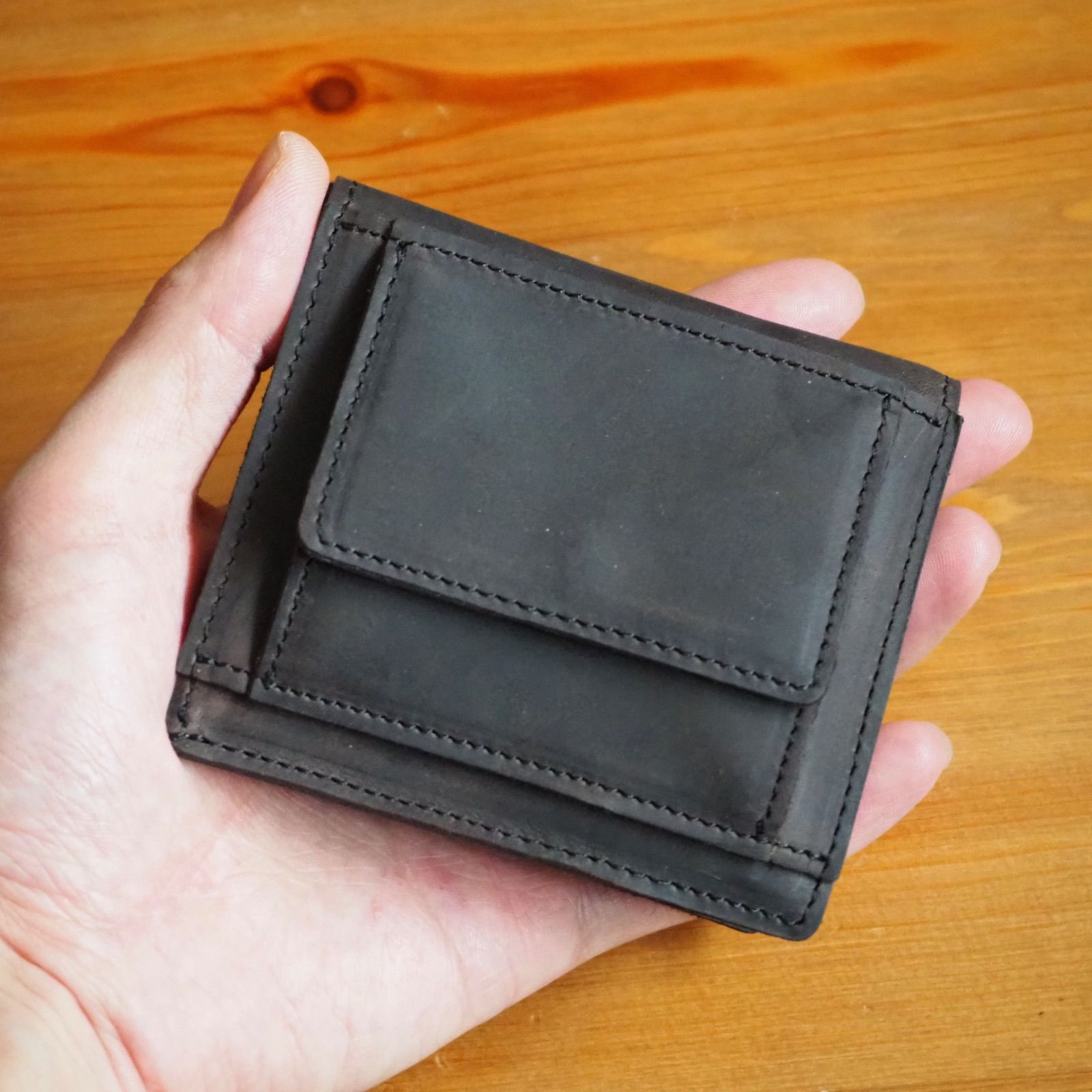 手のひらサイズ 二つ折り コンパクト 財布 牛革