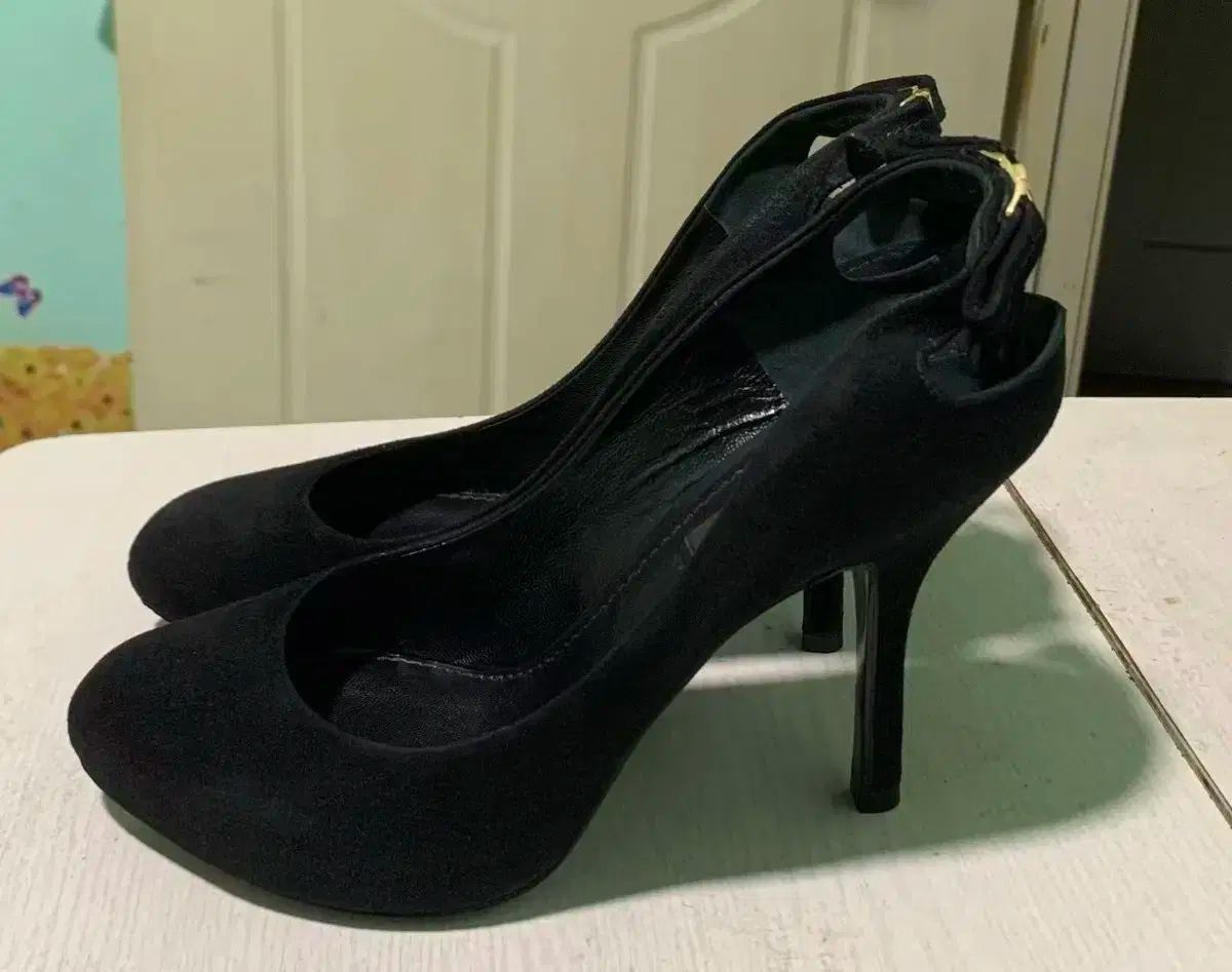 ブラック スウェード