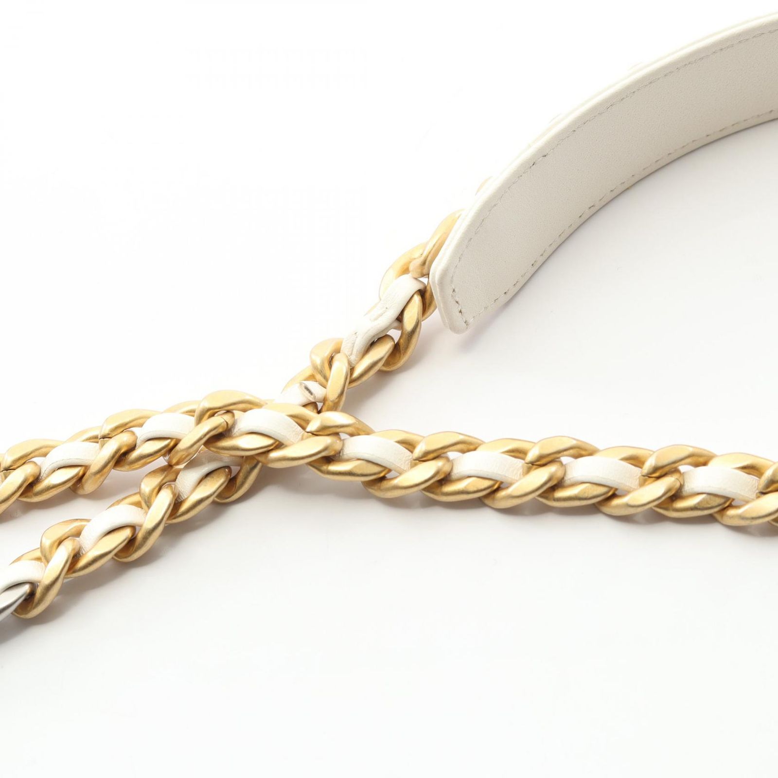 品質保証で 、高速配送！ シャネル CHANEL ショルダーバッグ シャネル19 マトラッセ AP2728 ホワイト レザー CHANEL19 マトラッセ フォンホルダー レディース Used A 訳あり