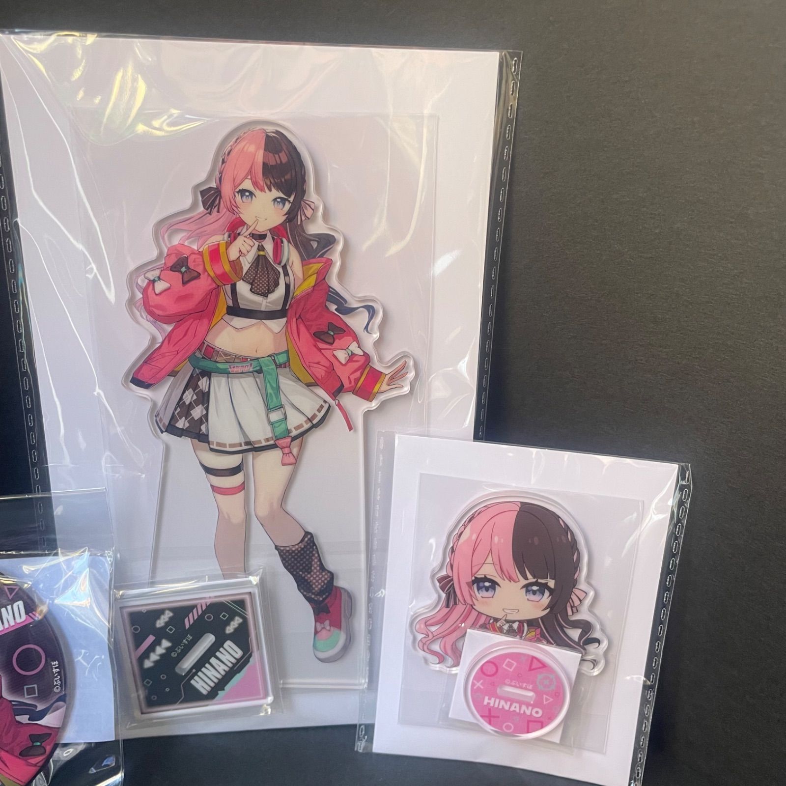 ぶいすぽっ！【GiGO限定】ビッグアクリルスタンド 橘ひなの バッジ