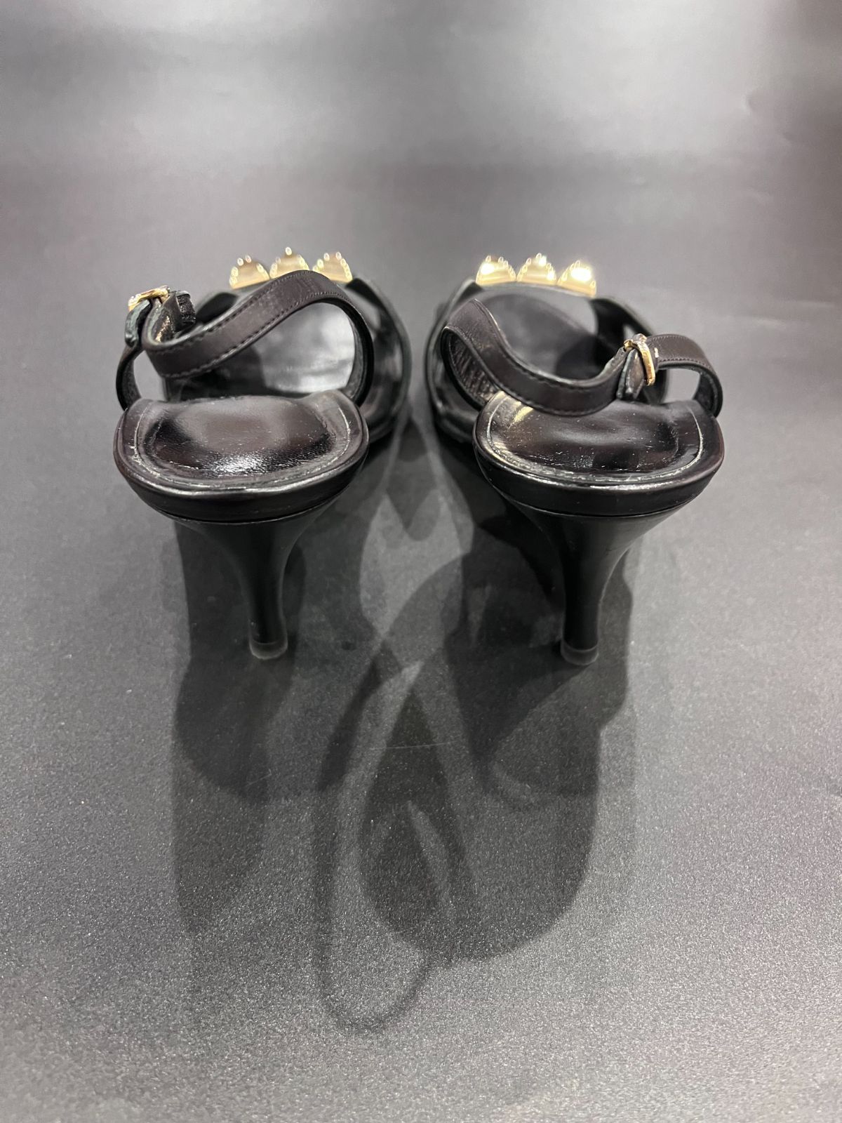 HERMES レザー スタッズ 黒 サンダル D25072307 - メルカリ