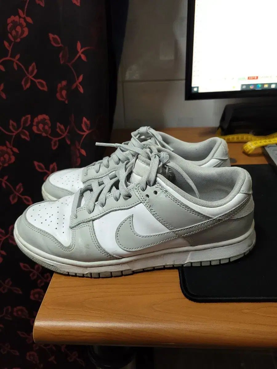 ナイキ ダンク ロー グレー 白 スニーカー 265