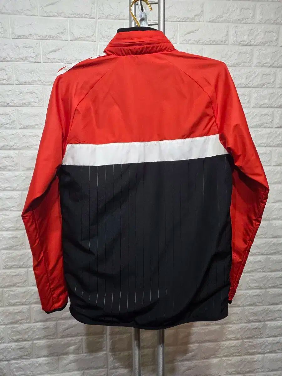 adidas マンチェスター・ユナイテッド ウィンドブレーカー Amazon | ◎adidas（アディダス） マンチェスターユナイテッドFC