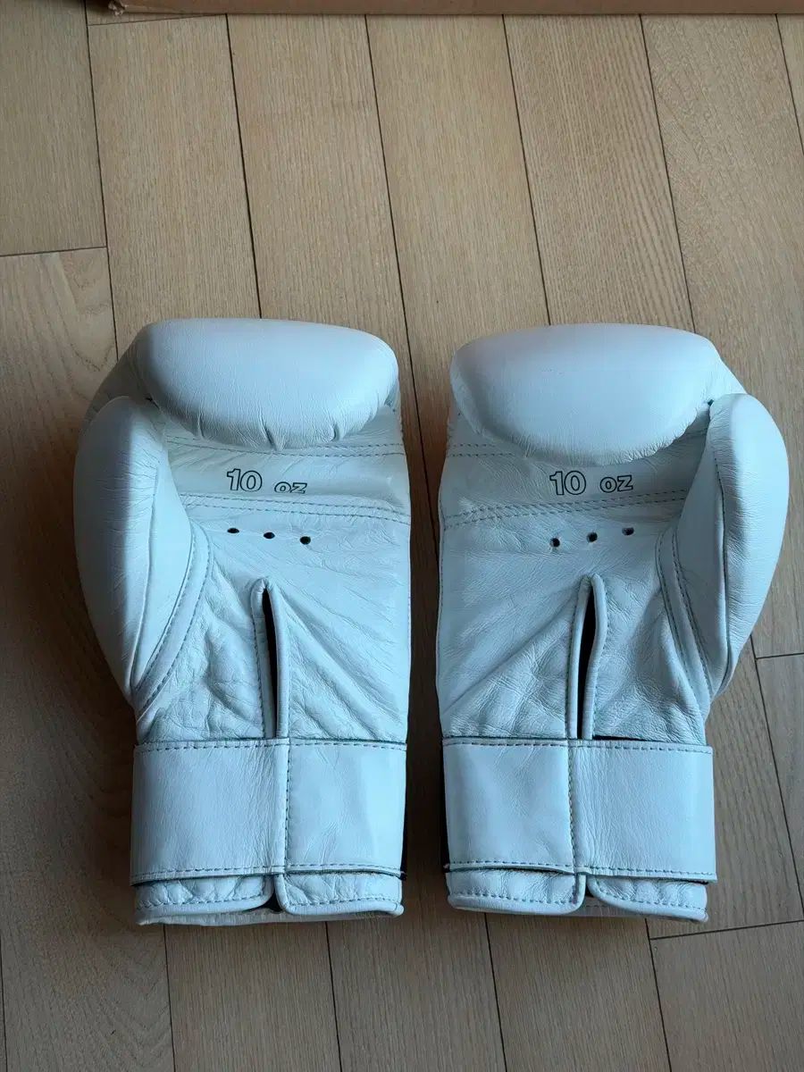 ウィニング 10オンス バックル グローブ 白