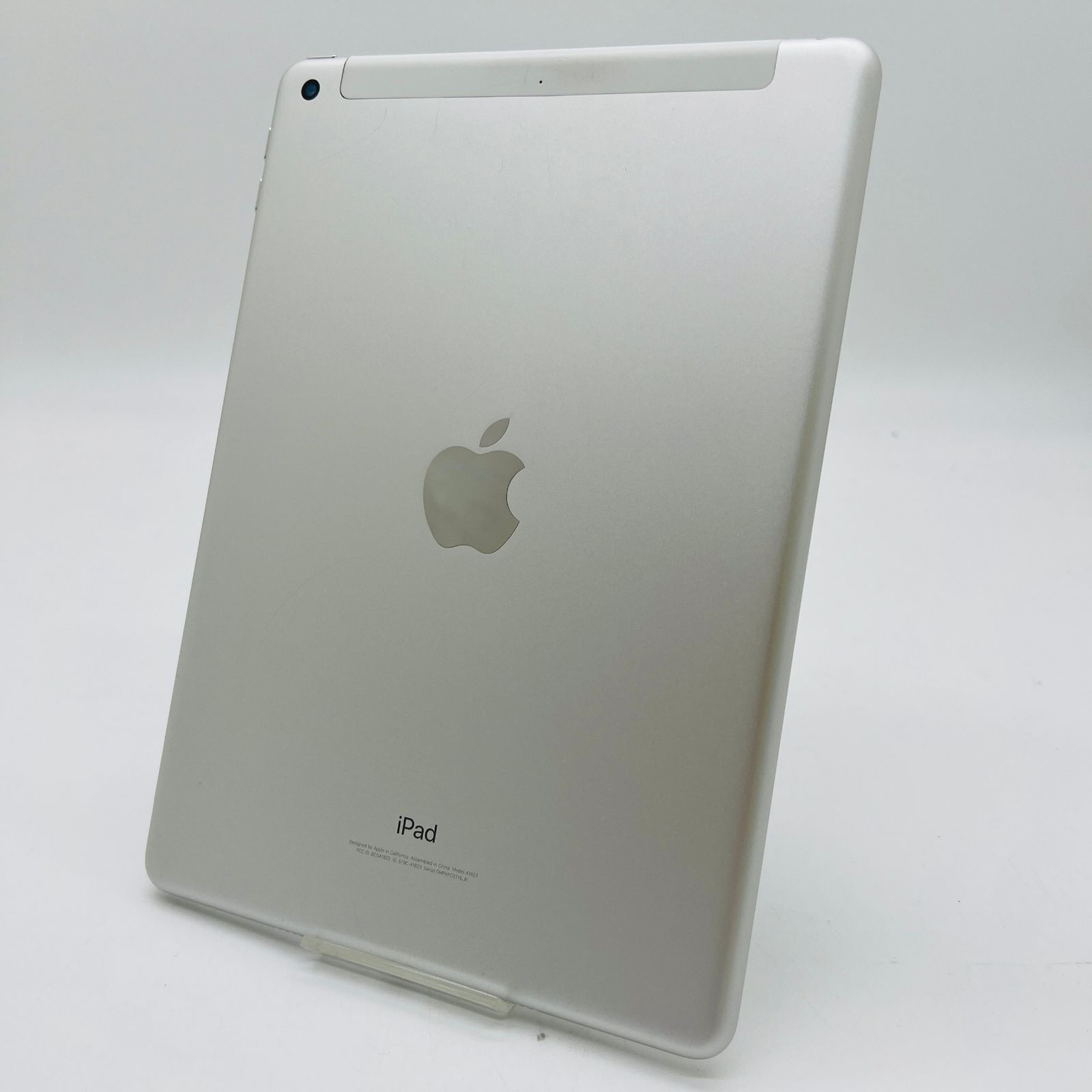 【ソフトバンク】iPad 第5世代　32GB シルバー Amazon.co.jp: 【整備済み品】 Apple iPad (第5世代) Wi-Fi +