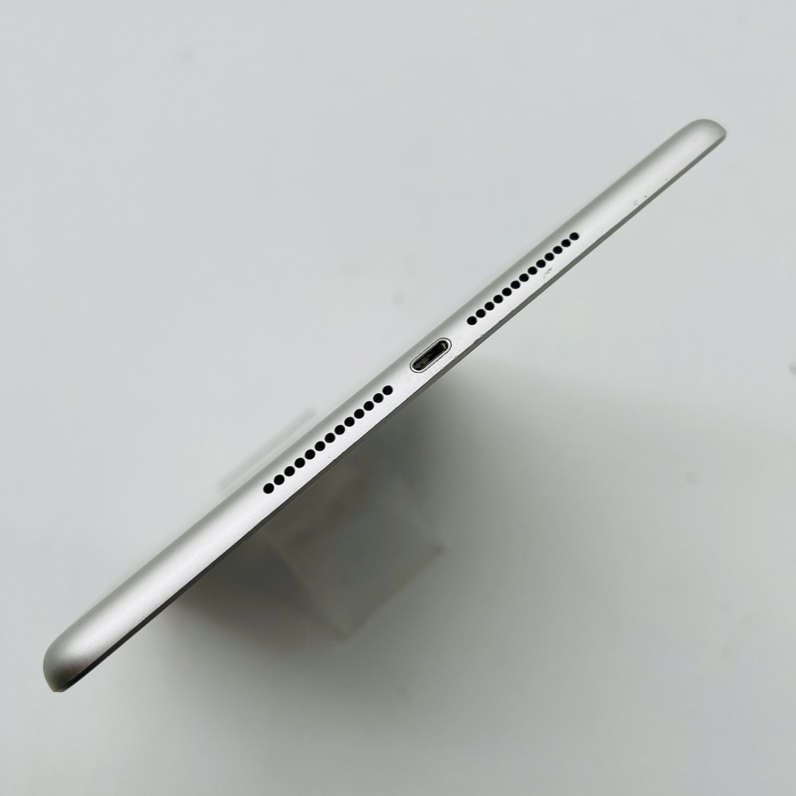 【ソフトバンク】iPad 第5世代　32GB シルバー Amazon.co.jp: 【整備済み品】 Apple iPad (第5世代) Wi-Fi +