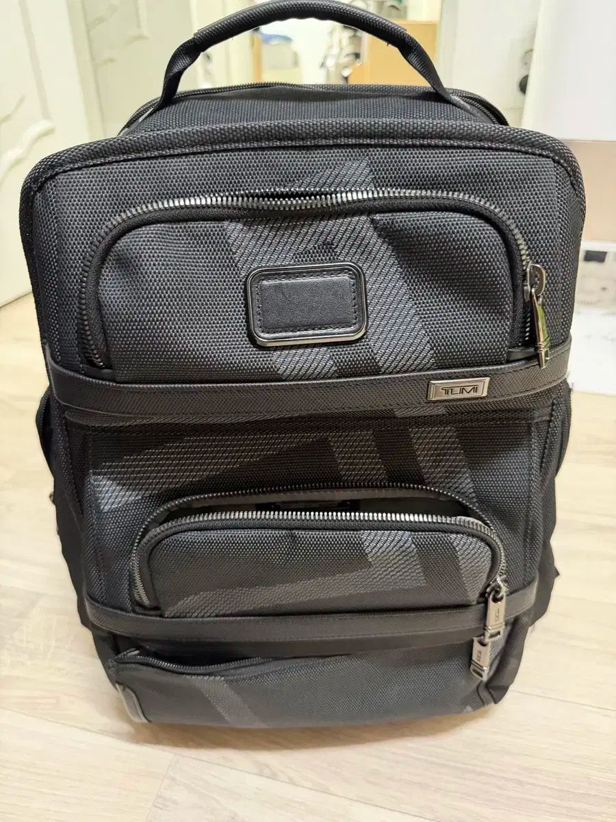 トゥミ アルファ ブリーフ パック リフレクティブ トゥミ ジャカード バックパック