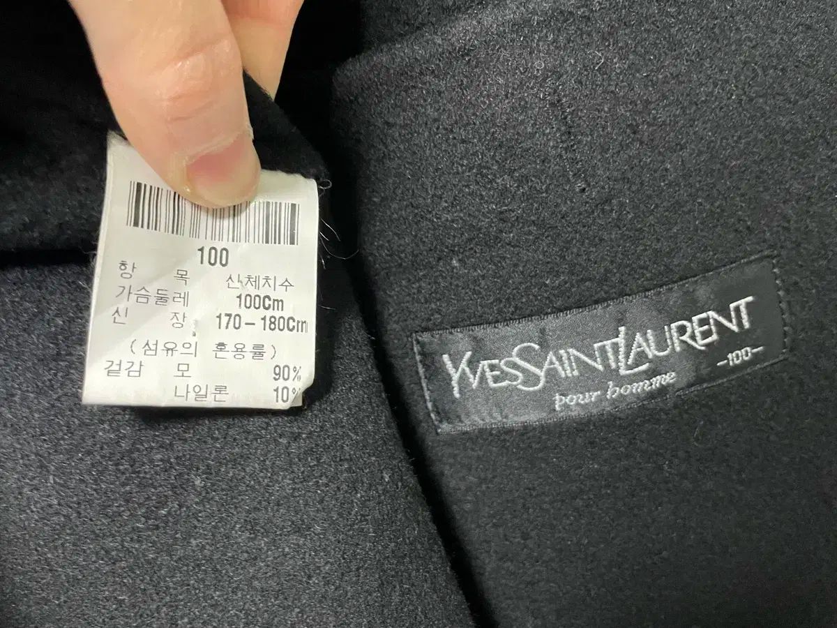 ルーズフィット 隠しボタンダウン