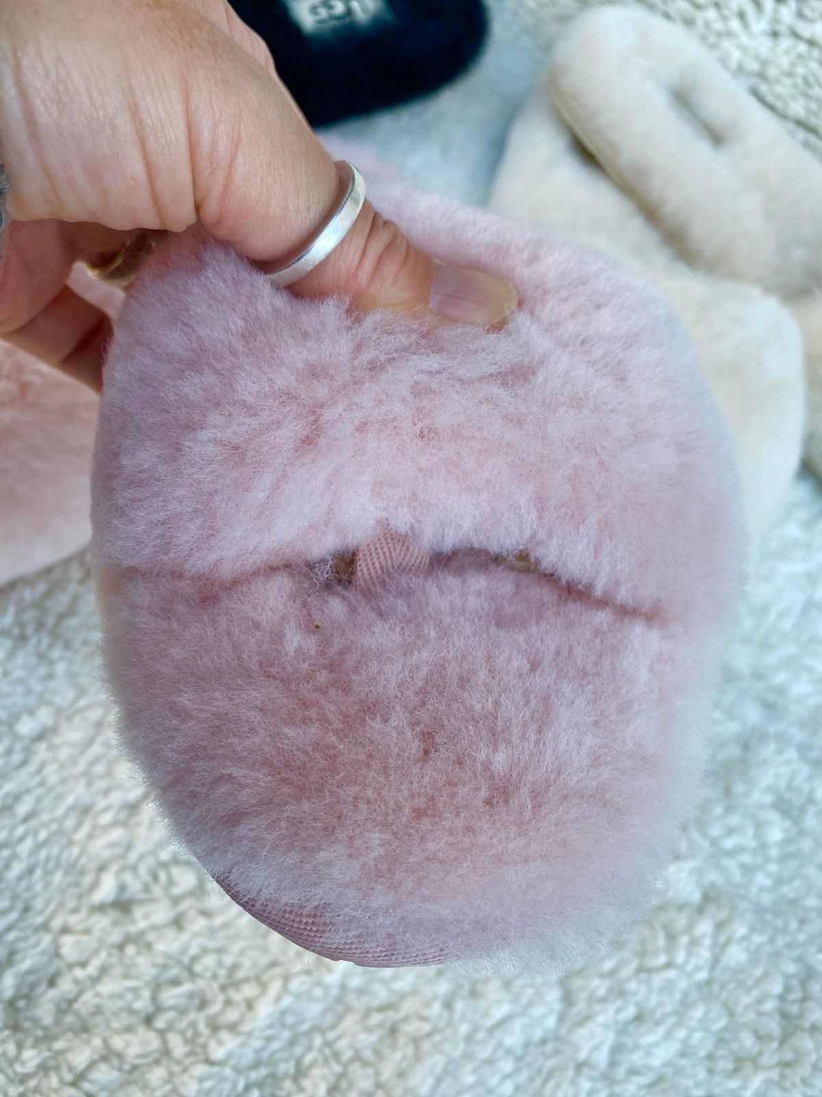 UGG] アグ FLUFF SLIDE II シープスキンroomshoes UGG Fluff Slide II