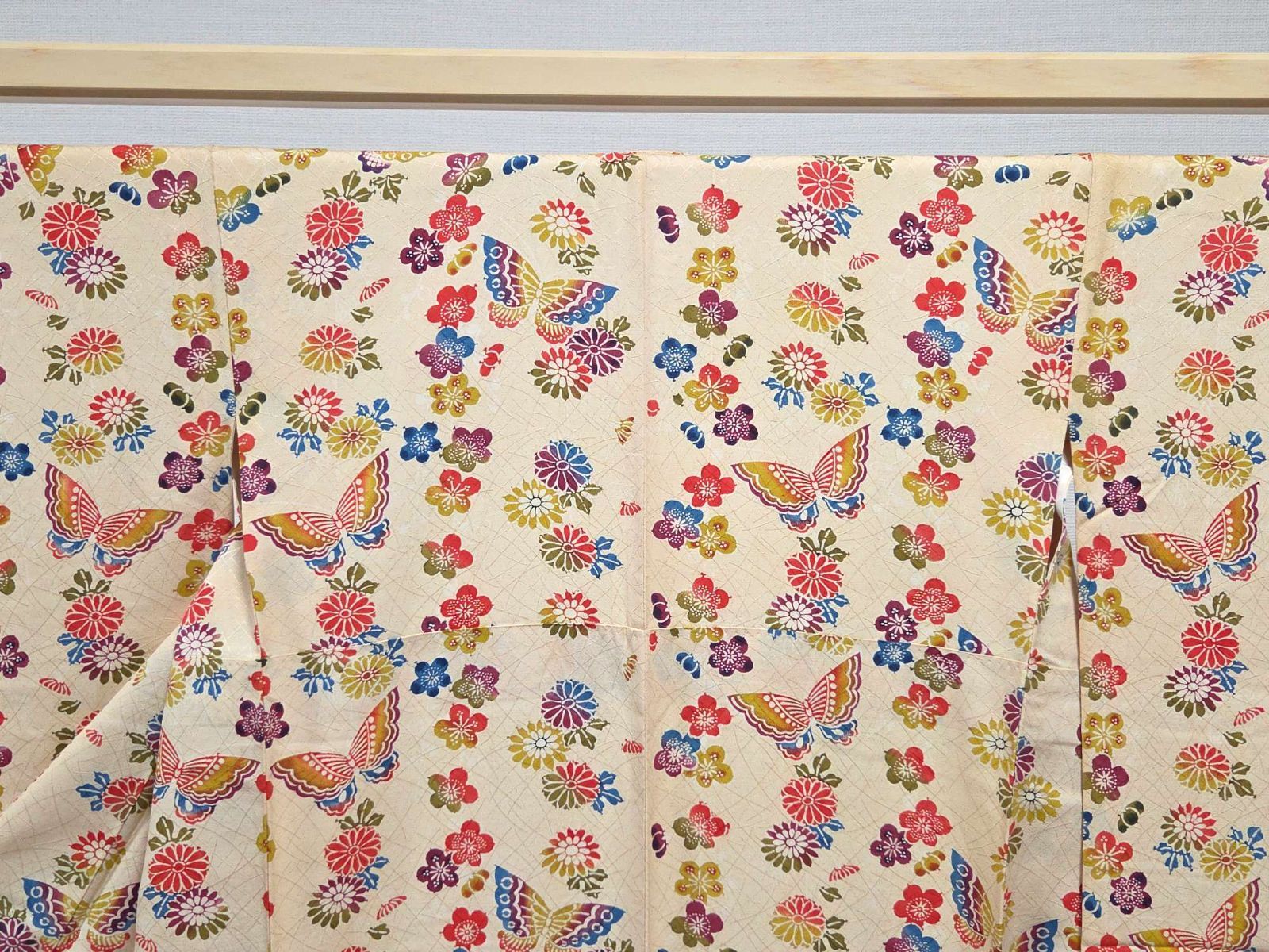 菖蒲に蝶々模様 ベージュ