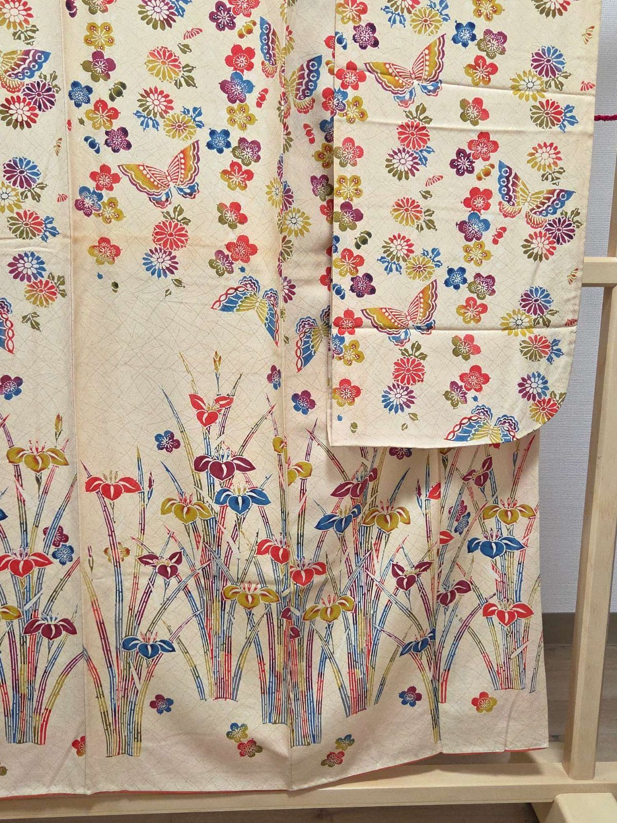  C 着物くつろぎ 振袖 襦袢セット 型染め 菖蒲に蝶々模様 ベージュ 袷 正絹 成人式 着物 振袖 着物