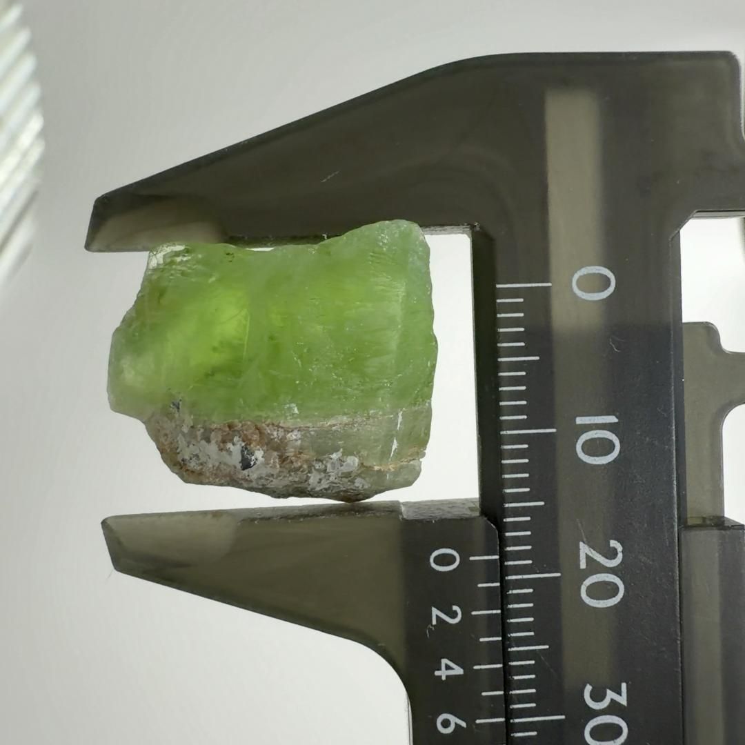 【E31961】 ペリドット 橄欖石 天然石 鉱物 原石 結晶 パワーストーン