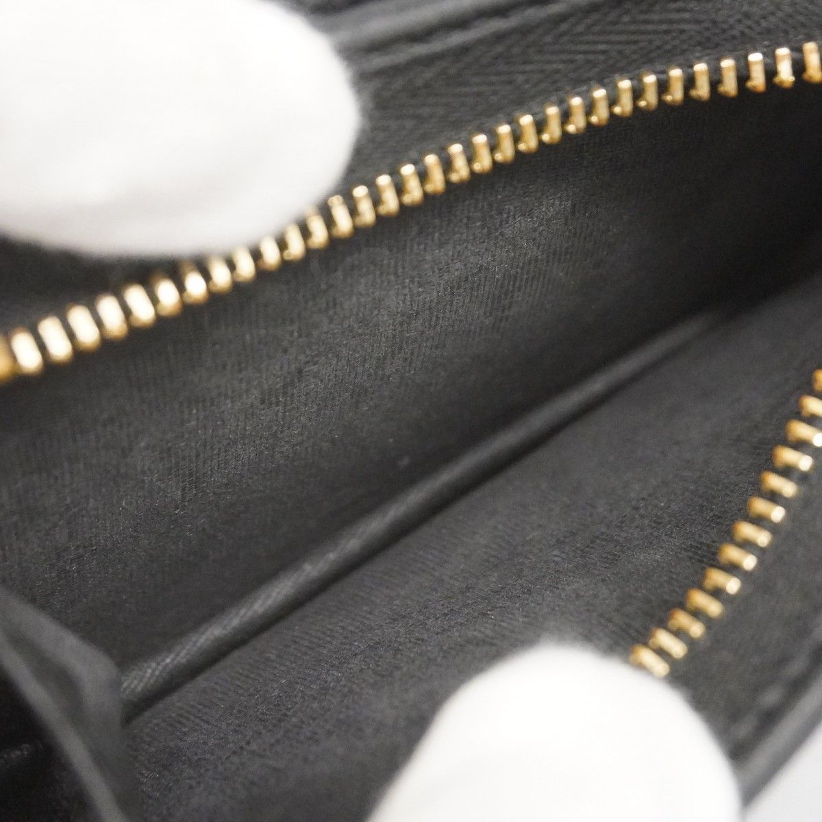 ブラック ゴールド金具