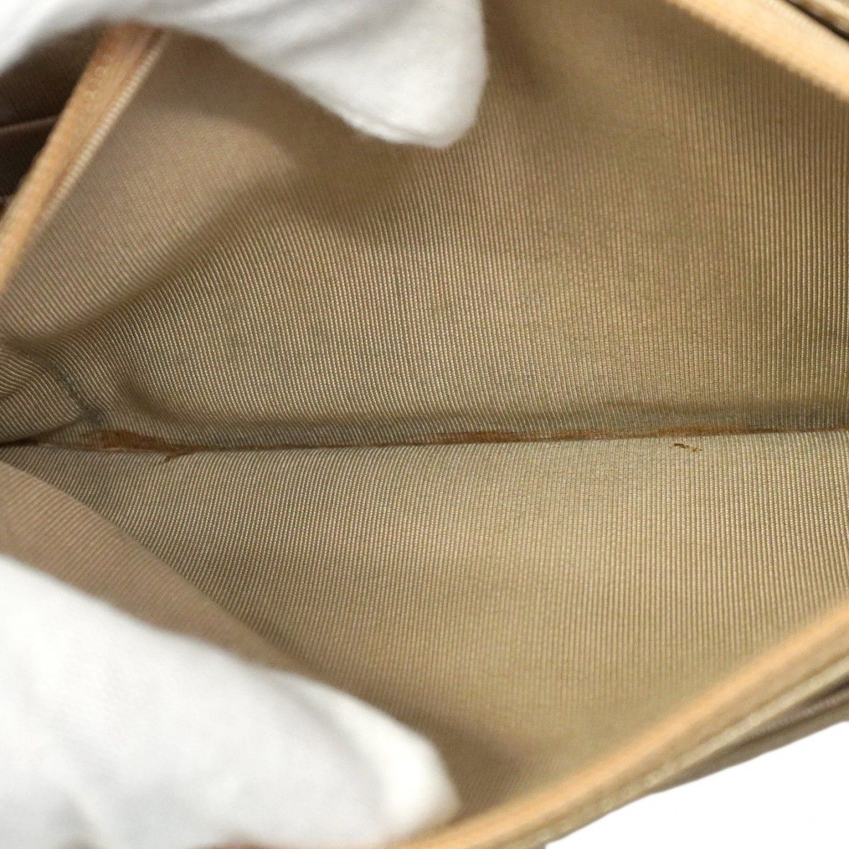 ベージュ ゴールド金具