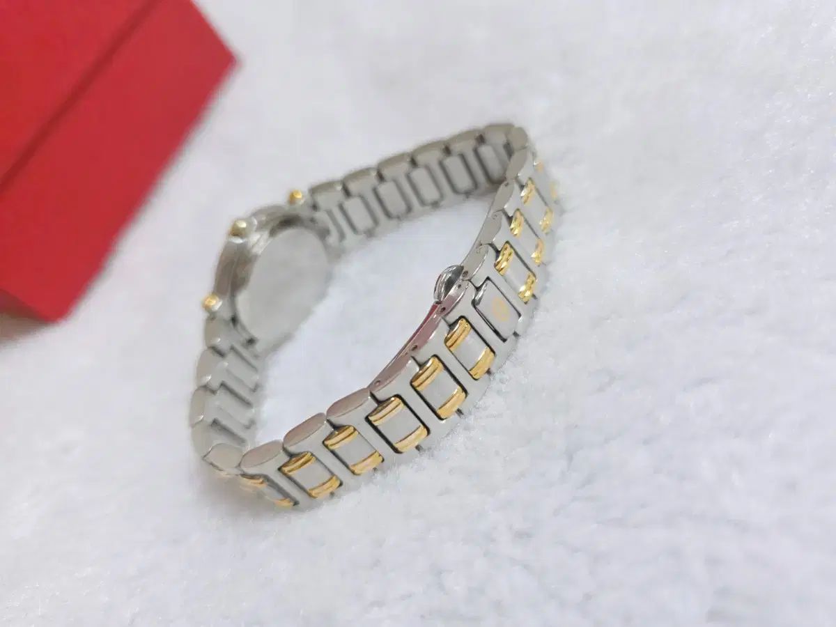  グッチ 9000 L GOLD コンビ レディース ラグジュアリー ブランド時計 腕時計(クォーツ) 腕時計(アナログ)