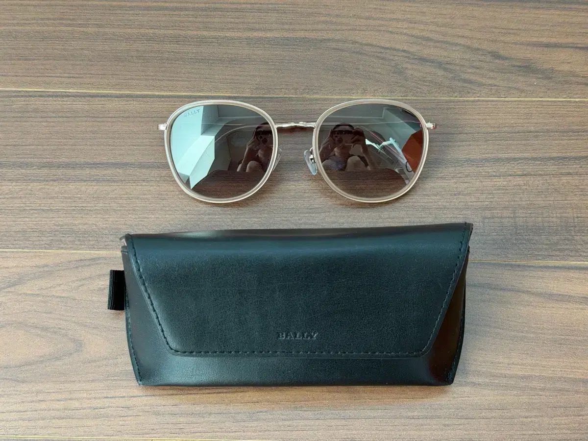 バリー ローズゴールド サングラス