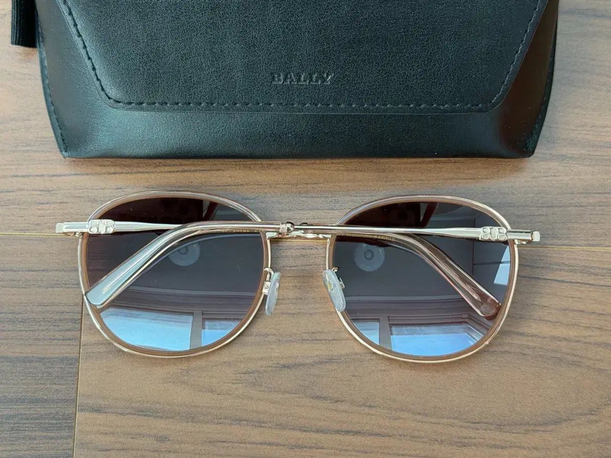 バリー ローズゴールド サングラス