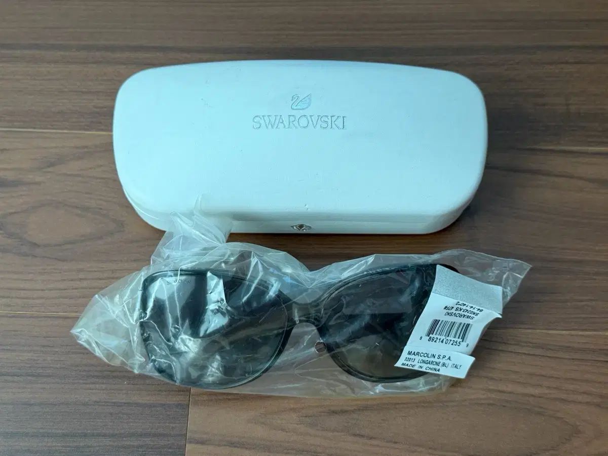 スワロフスキー サングラス