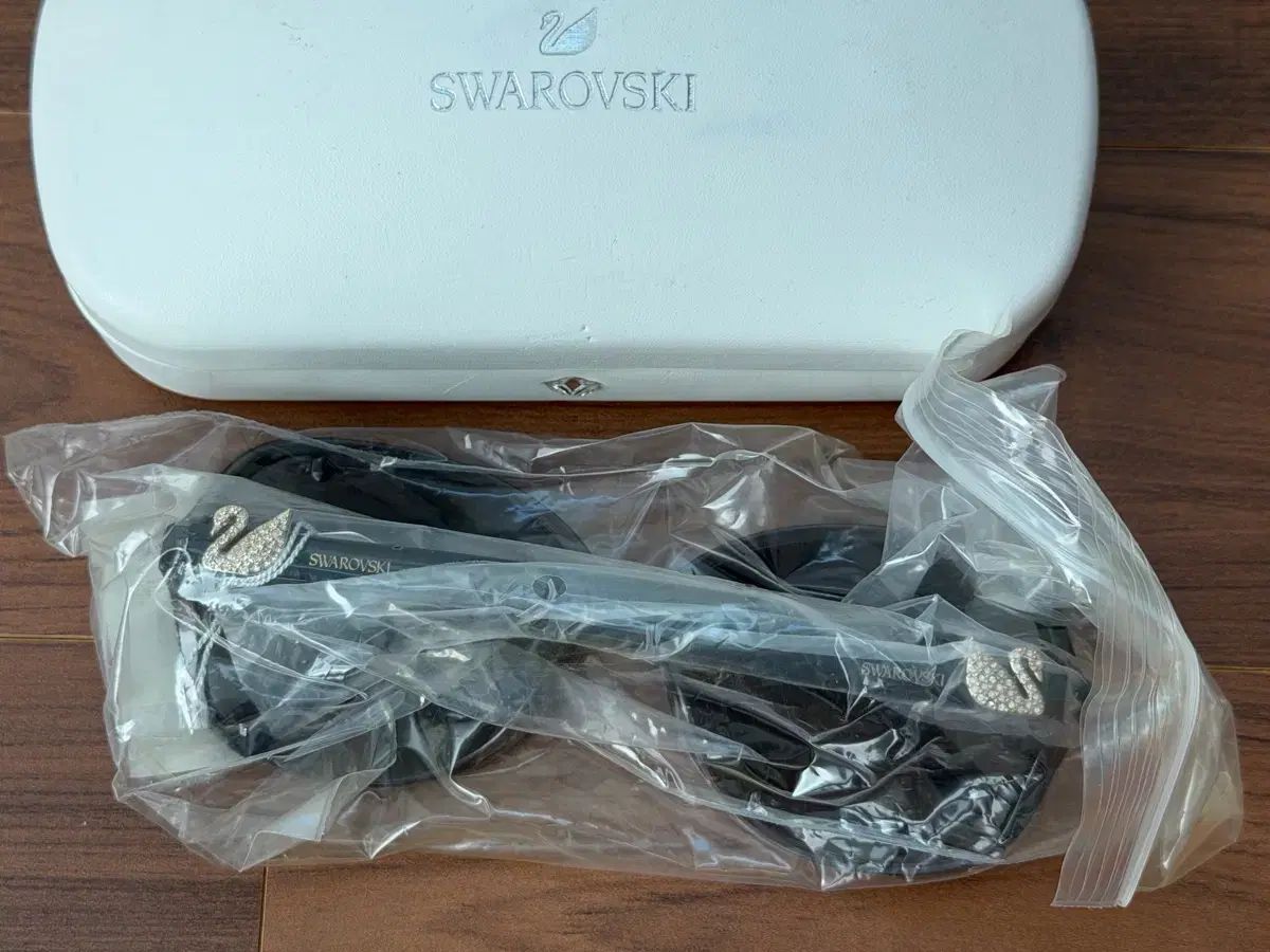 スワロフスキー サングラス