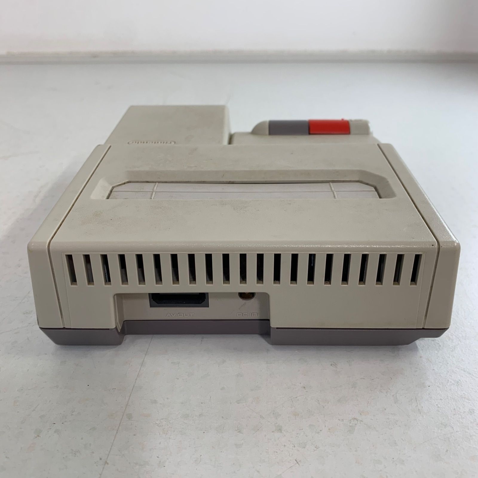 HVC-001 任天堂のファミリーコンピュータ（ファミコン）本体 - メルカリ