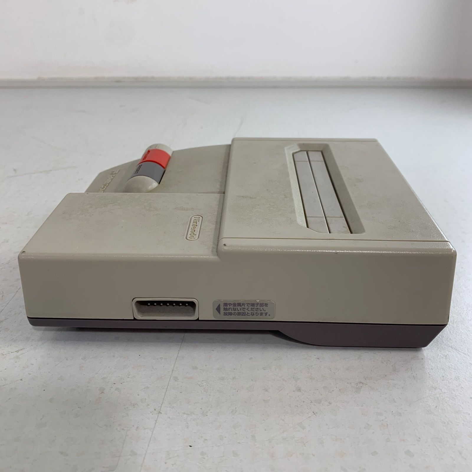 HVC-001 任天堂のファミリーコンピュータ（ファミコン）本体 - メルカリ