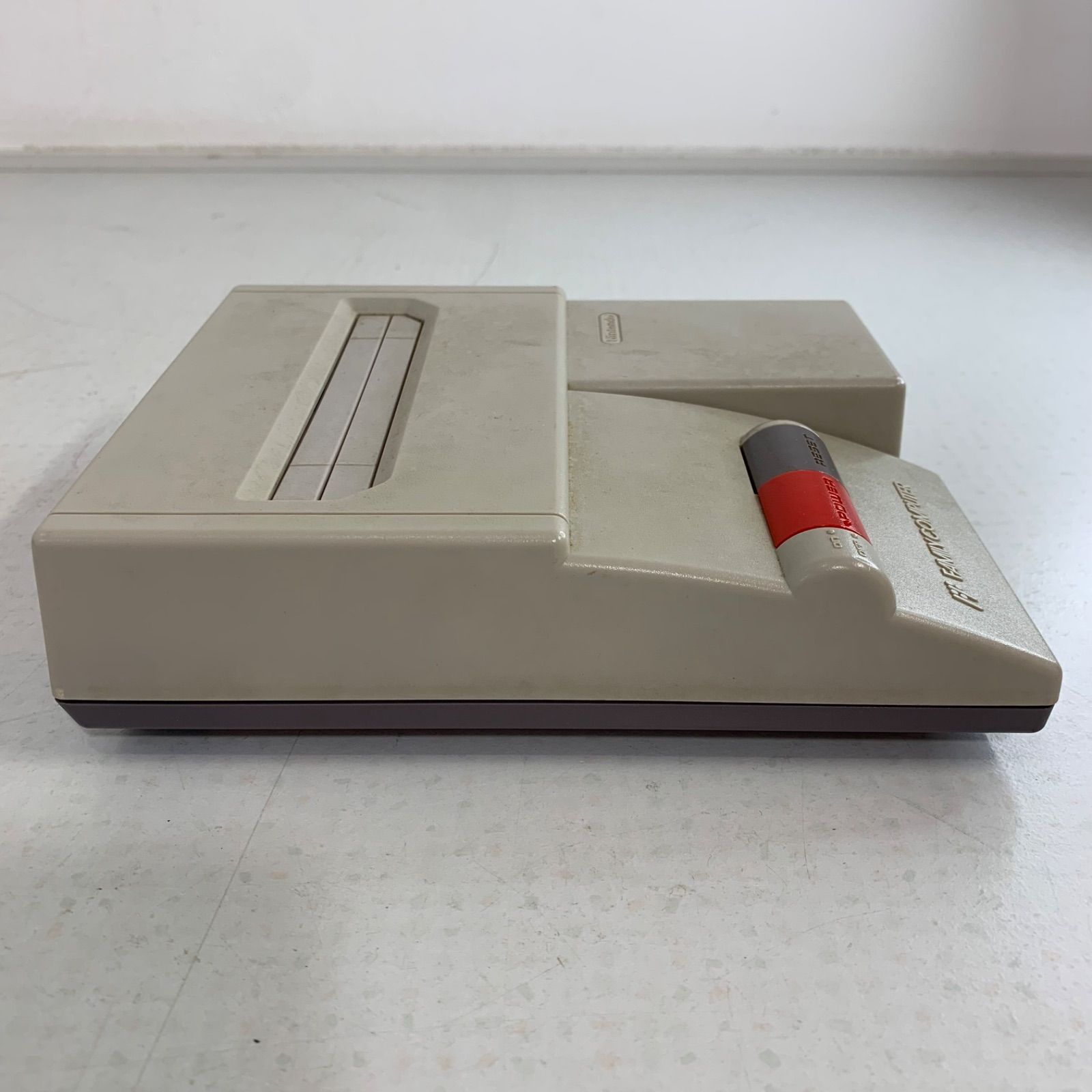 HVC-001 任天堂のファミリーコンピュータ（ファミコン）本体 - メルカリ